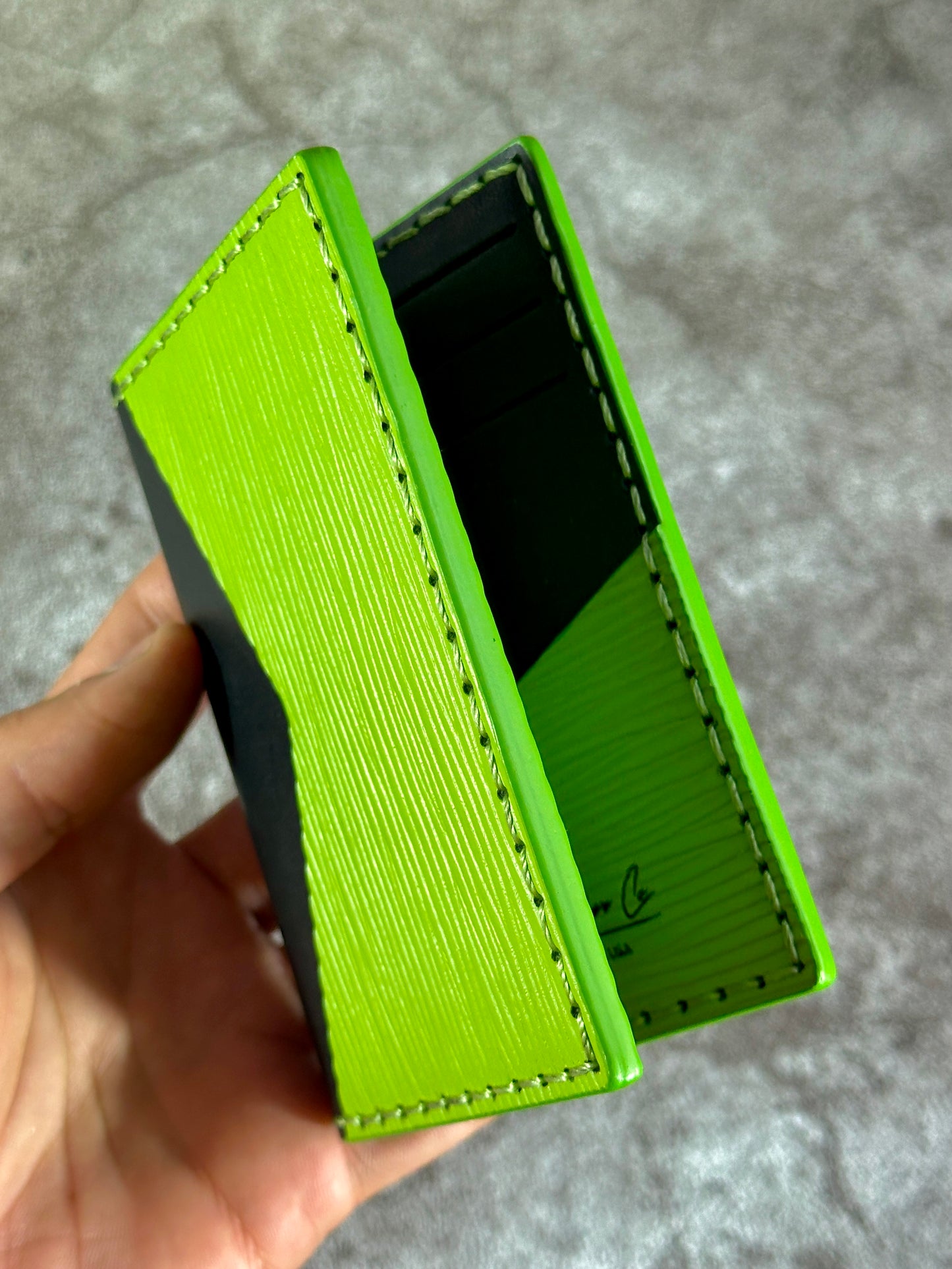 Pocket Organizer 9 Pocket Bifold Wallet | Kiwi Green Epi  | RFID Protected